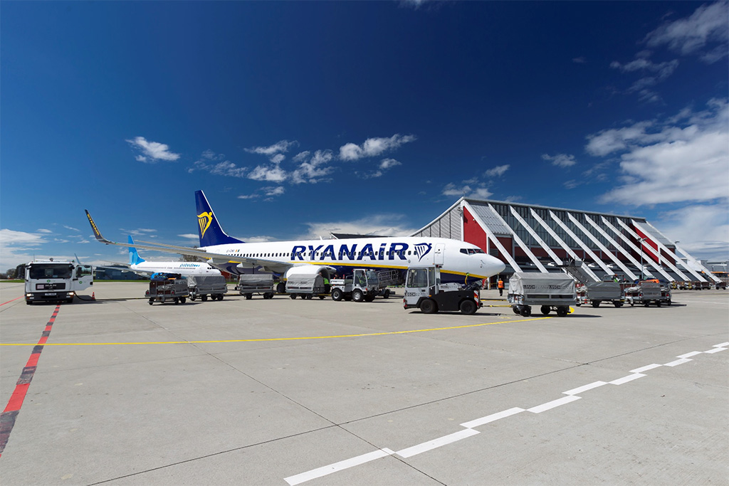 Letouny společností Ryanair a Pobeda na letišti v Memmingemu (foto: © Flughafen Memmingen GmbH)