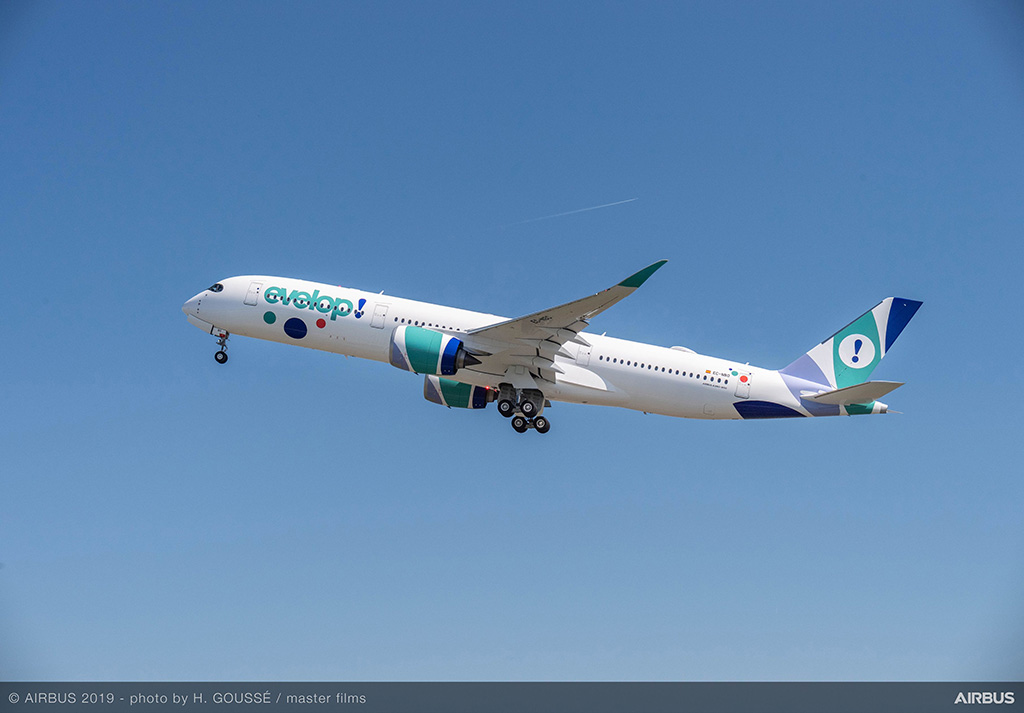 První Airbus A350 v barvách Evelop Airlines (foto: Airbus SAS)