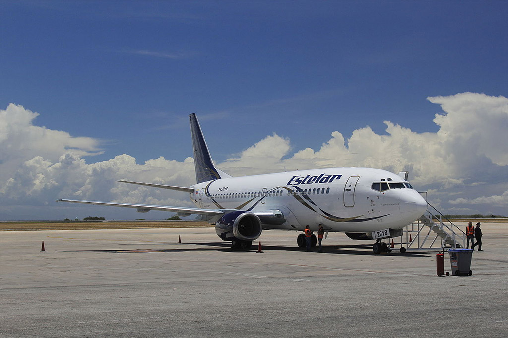 Boeing 737-300 venezuelské společnosti Estelar Latinoamerica (foto: EstelarLA2015/Wikimedia Commons - CC BY-SA 4.0)