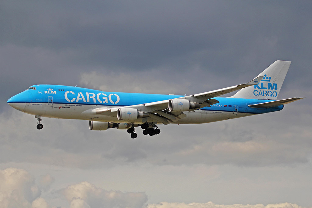 Boeing 747-400 ERF registrace PH-CKA v barvách KLM Cargo  na archivním snímku z roku 2013 (foto: Ken Fielding/Wikimedia Commons - CC BY-SA 3.0)