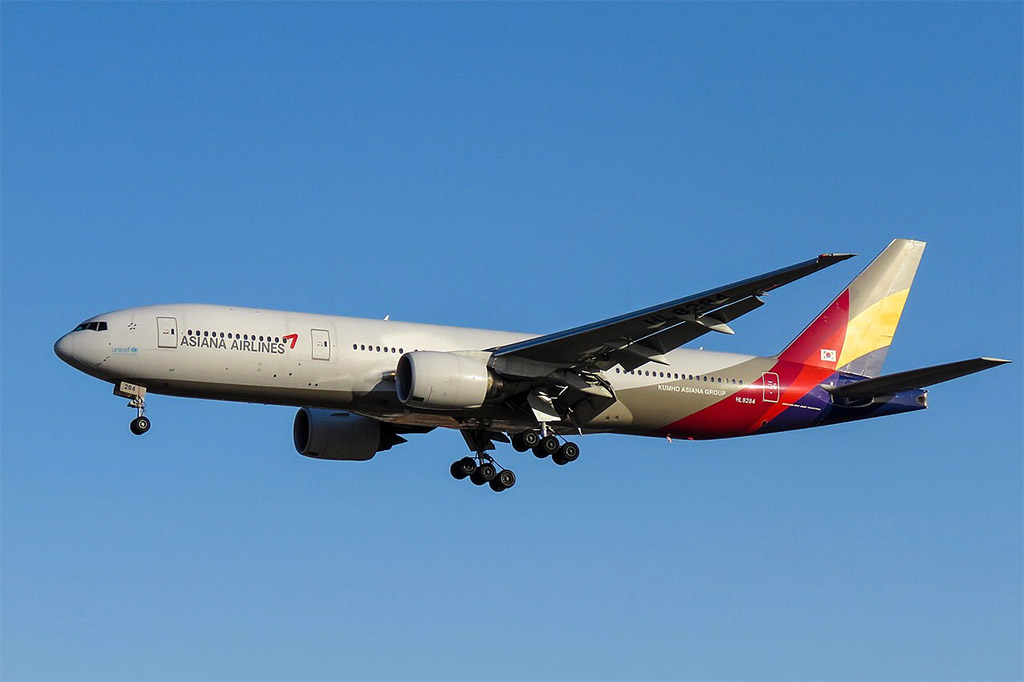 Asiana Airlines - Boeing 777-200ER (foto: N509FZ/Wikimedia Commons - CC BY-SA 4.0)