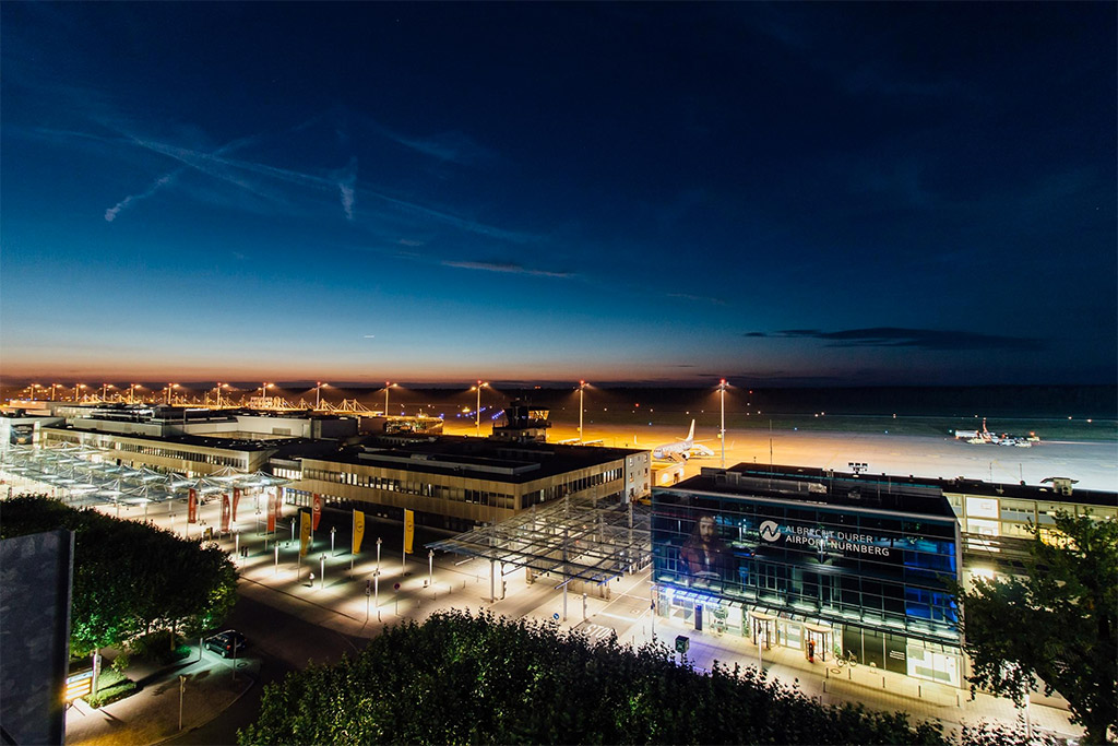 Pohled na odbavovací budovy mezinárodního letiště v Norimberku (foto: Airport Nürnberg)